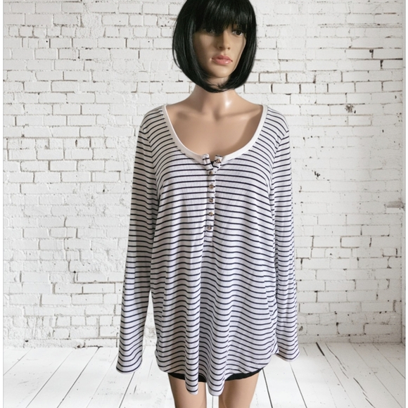 2/20$ Old navy black/ white striped long sleeves knit sweater, XXL - Picture 1 of 11